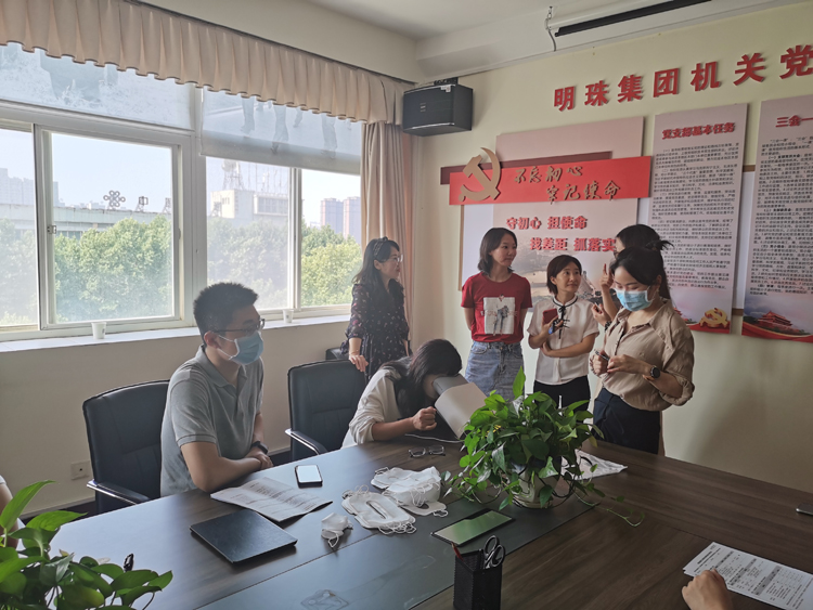 幸福河畔筑梦 健康明珠守航.jpg