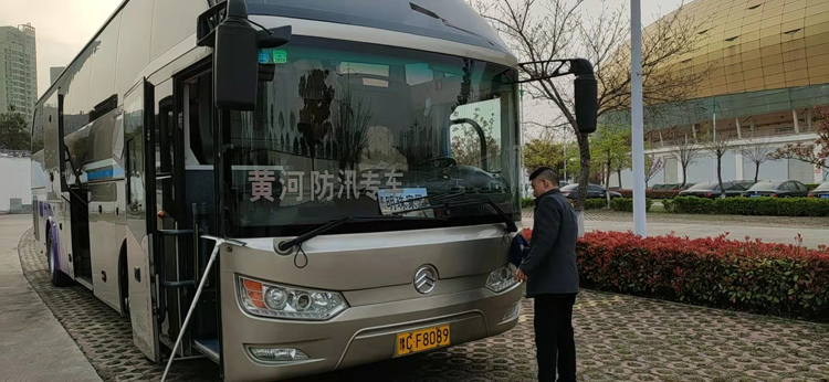 心在一起，爱在路途——洛河发电公司大客班支援集团公司通勤侧记 (5)_副本.jpg