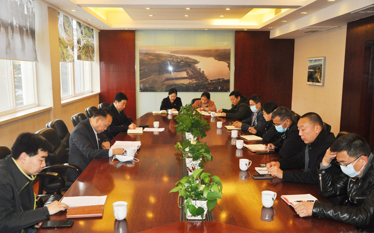 集团公司工会组织工会干部专题学习党的十九届六中全会精神1.jpg