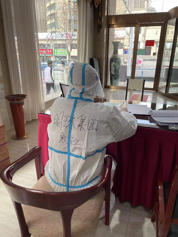 12志愿者风采.jpg