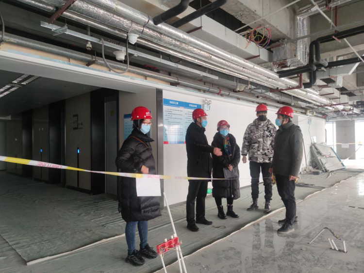 服务中心对明珠大厦三楼装修项目开展安全督查 (1).png