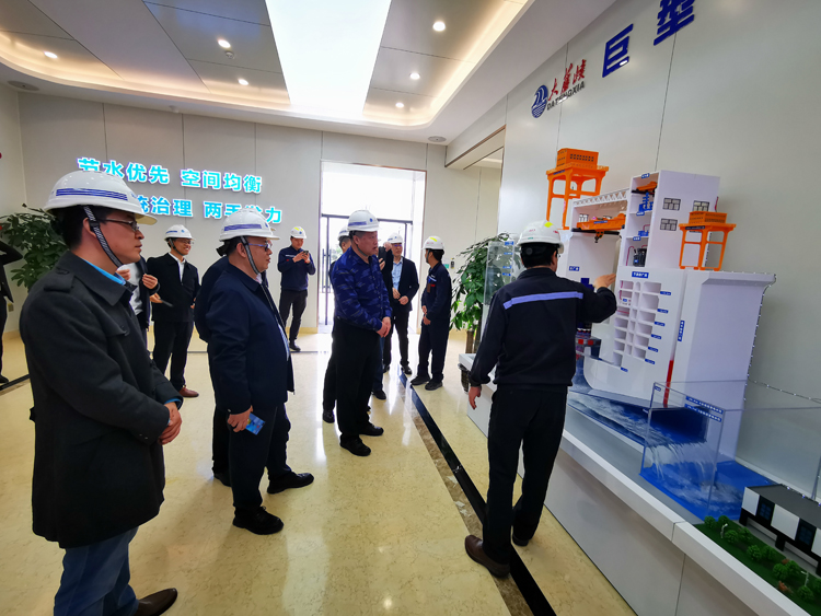 集团公司领导调研大藤峡数字孪生水利工程及发电厂运维工作 (8).jpg