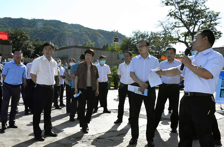 三门峡市工业“三大改造”和对标提升观摩团到电冶公司观摩2.jpg