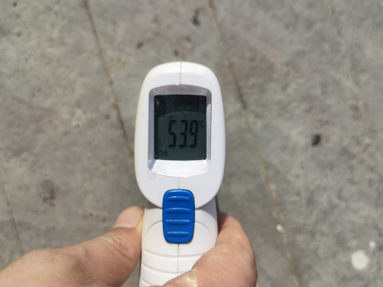坝体表面温度实测53.9℃.jpg