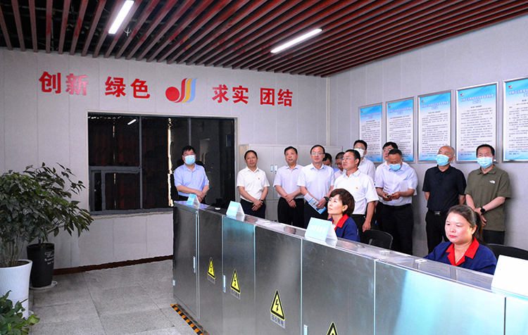 三门峡市工业“三大改造”和对标提升观摩团到电冶公司观摩1.jpg